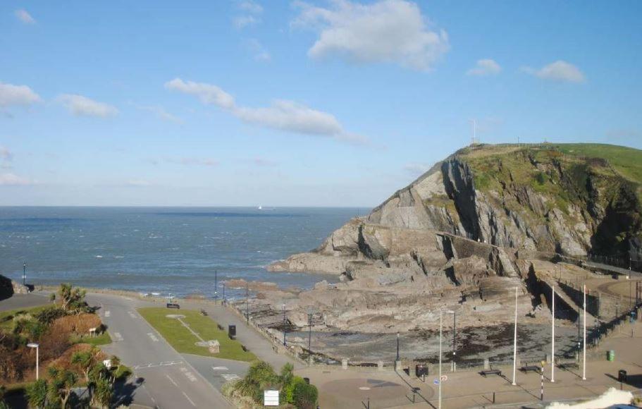 2 The View Apartments Ilfracombe - Seafront, Parking, Lift, Ev Extérieur photo