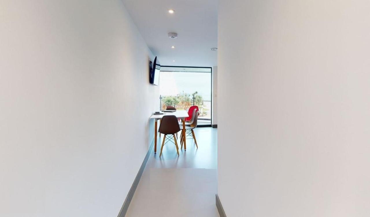 2 The View Apartments Ilfracombe - Seafront, Parking, Lift, Ev Extérieur photo